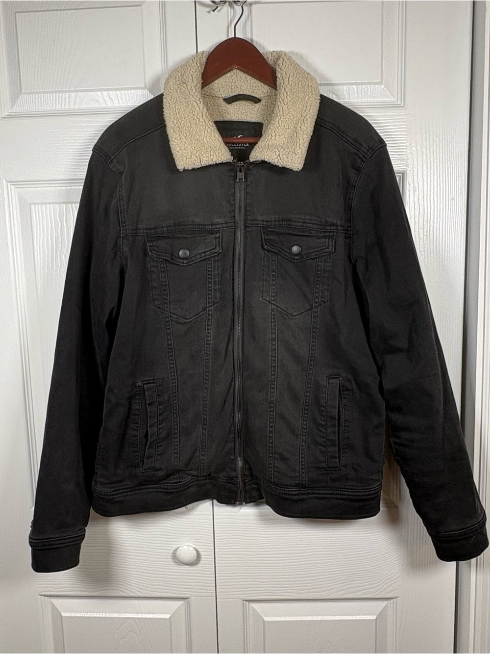 Hollister Men’s L Black Sherpa Lined Denim Trucker Jacket Western Workwear